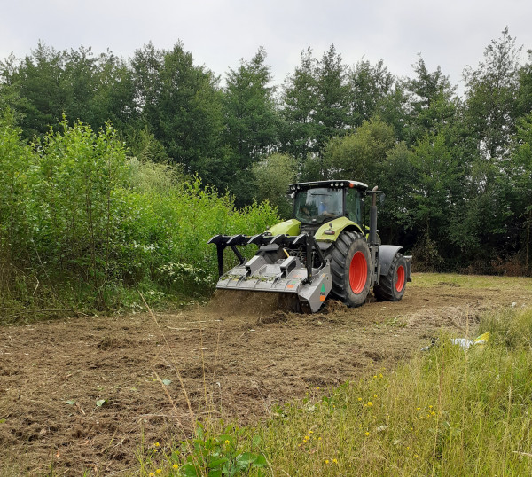 broyeur forestier en action